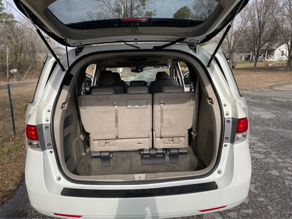 2015 Honda Odyssey - Image 18 of 20