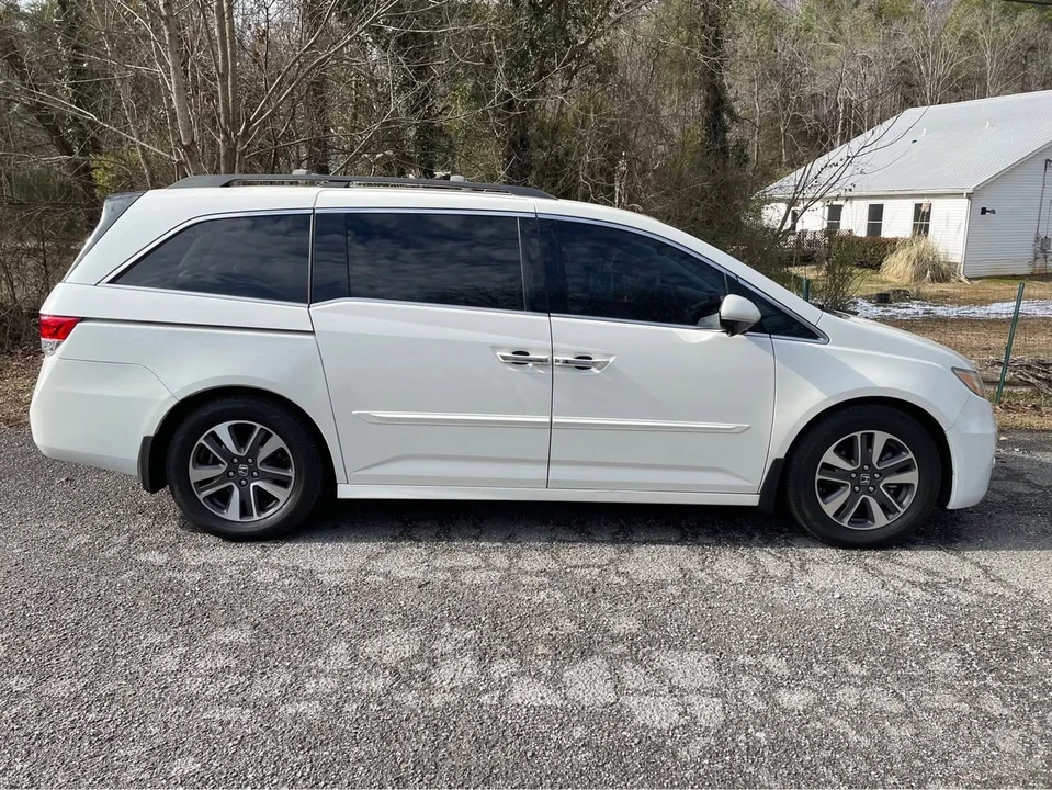 2015 Honda Odyssey - Image 2 of 20