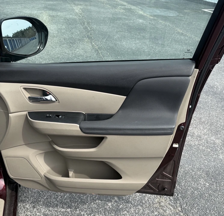 2015 Honda Odyssey - Image 10 of 17