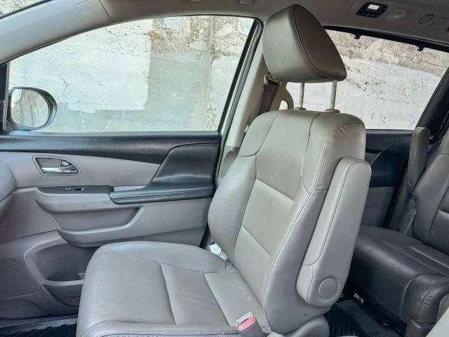 2015 Honda Odyssey - Image 16 of 21