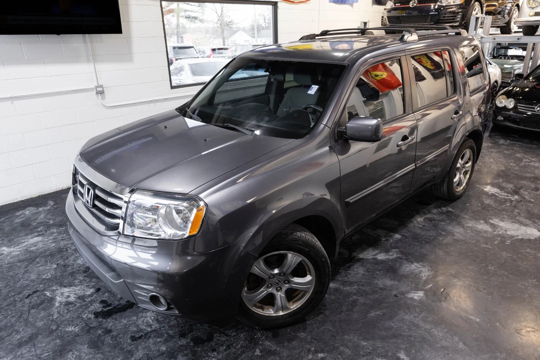 2015 Honda Pilot 2nd Gen - Image 2 of 12
