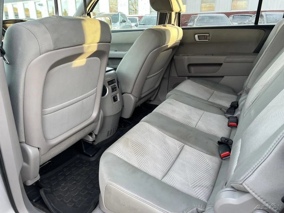 2015 Honda Pilot 2nd Gen - Image 9 of 12