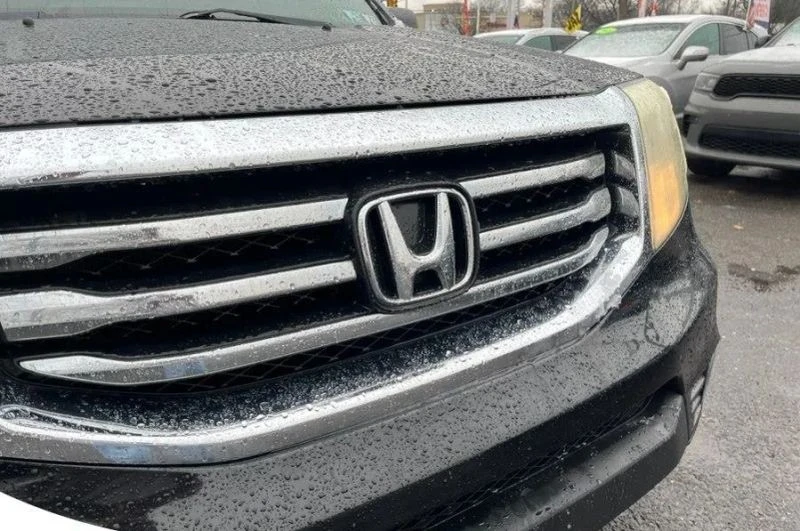 2015 Honda Pilot 2nd Gen - Image 2 of 12