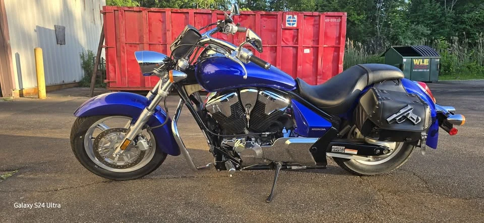 2015 Honda Motorcycles - Image 2 of 3