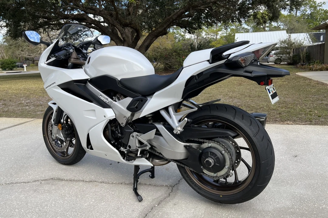 2015 Honda VF & VFR - Image 2 of 6