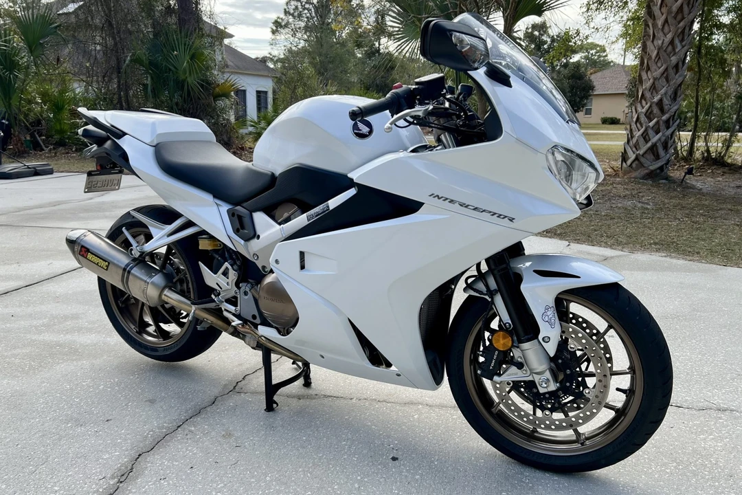2015 Honda VF & VFR - Image 3 of 6