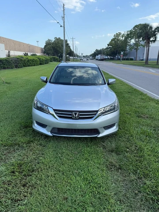 2015 Honda Accord 9th Gen - Image 2 of 13