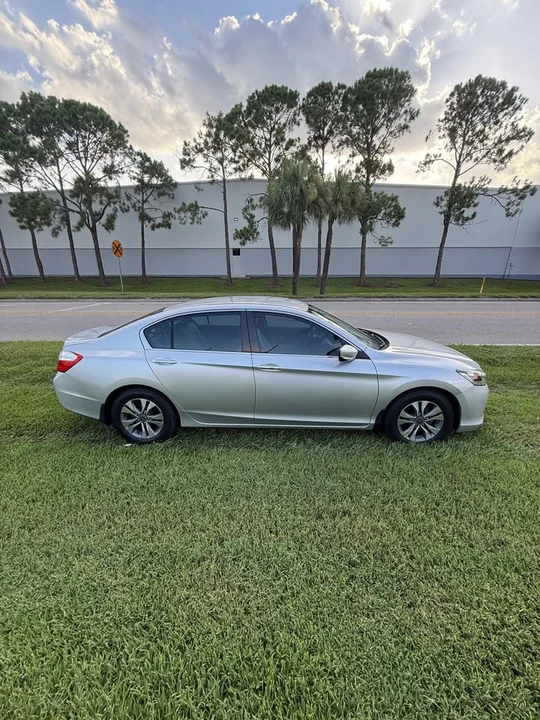 2015 Honda Accord 9th Gen - Image 4 of 13