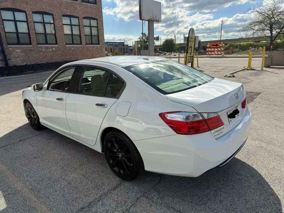 2015 Honda Accord 9th Gen - Image 2 of 19