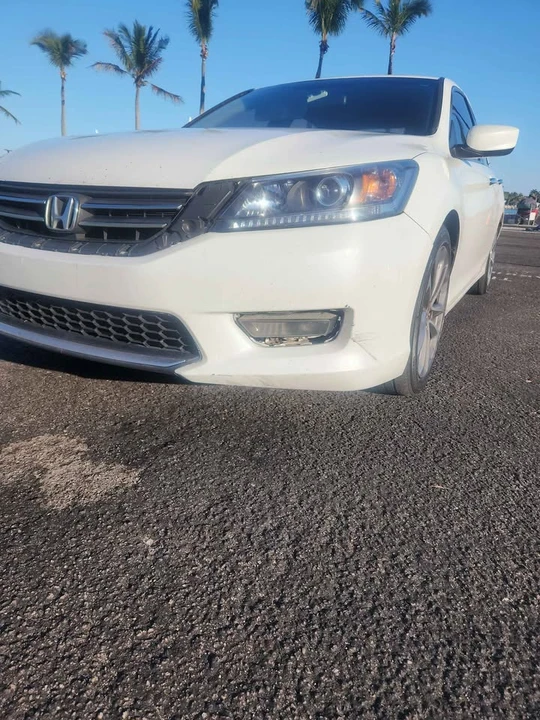 2015 Honda Accord 9th Gen - Image 2 of 12