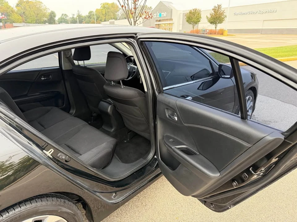 2015 Honda Accord 9th Gen - Image 13 of 17