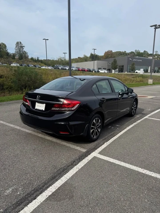 2015 Honda Civic 9th Gen - Image 4 of 12