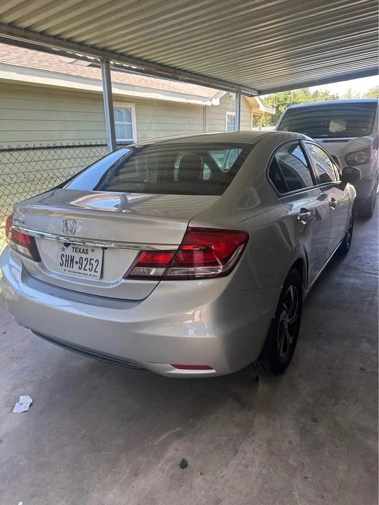 2015 Honda Civic 9th Gen - Image 2 of 4