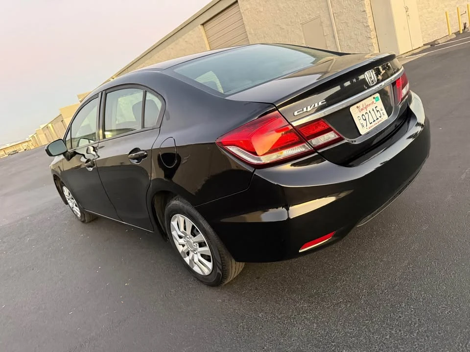 2015 Honda Civic 9th Gen - Image 5 of 13