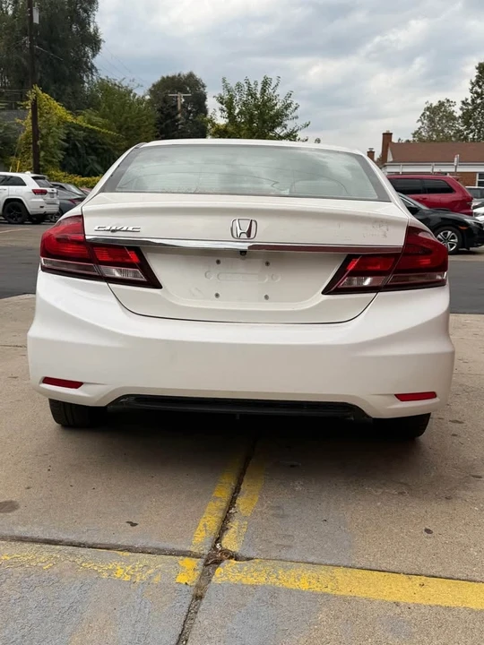 2015 Honda Civic 9th Gen - Image 3 of 7