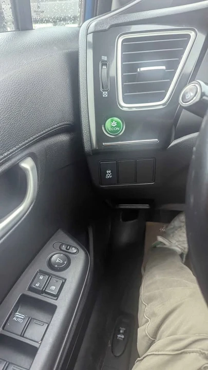 2015 Honda Civic 9th Gen - Image 4 of 8