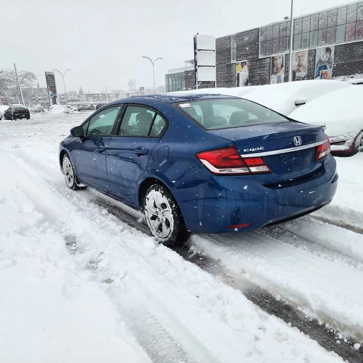 2015 Honda Civic 9th Gen - Image 7 of 14