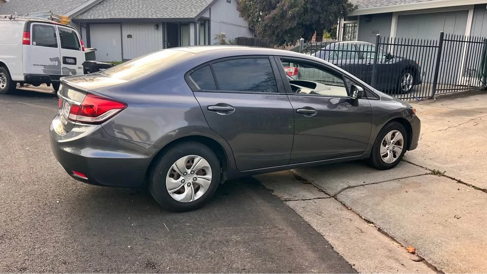 2015 Honda Civic 9th Gen - Image 2 of 7