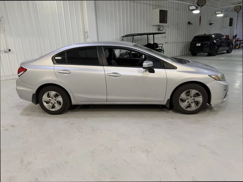 2015 Honda Civic 9th Gen - Image 5 of 16