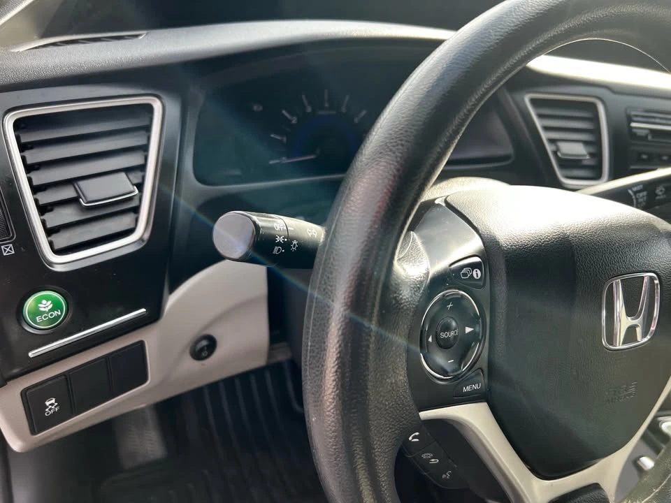 2015 Honda Civic 9th Gen - Image 6 of 15