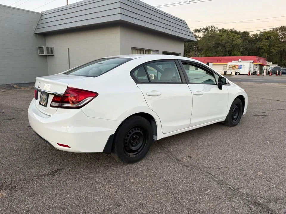 2015 Honda Civic 9th Gen - Image 3 of 7