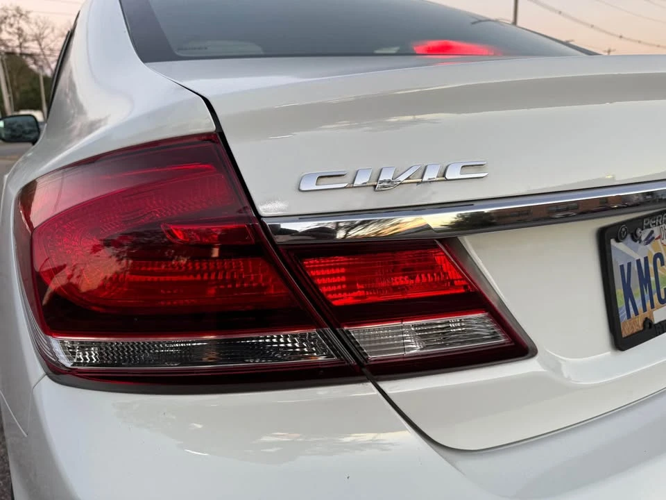 2015 Honda Civic 9th Gen - Image 5 of 7