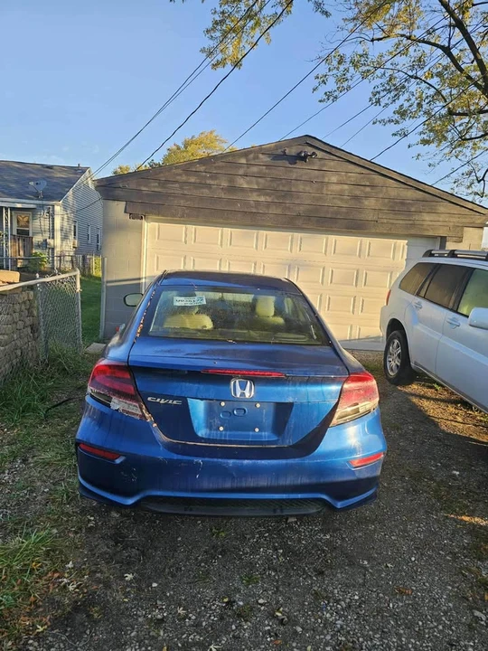 2015 Honda Civic 9th Gen - Image 2 of 3