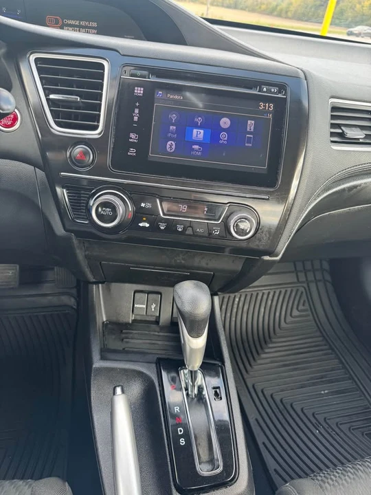 2015 Honda Civic 9th Gen - Image 13 of 15