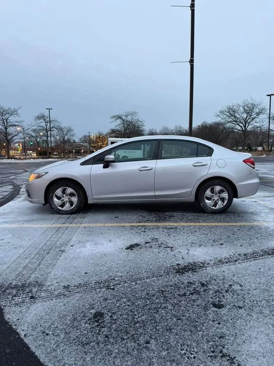2015 Honda Civic 9th Gen - Image 2 of 9