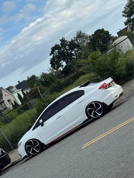 2015 Honda Civic 9th Gen - Image 2 of 4