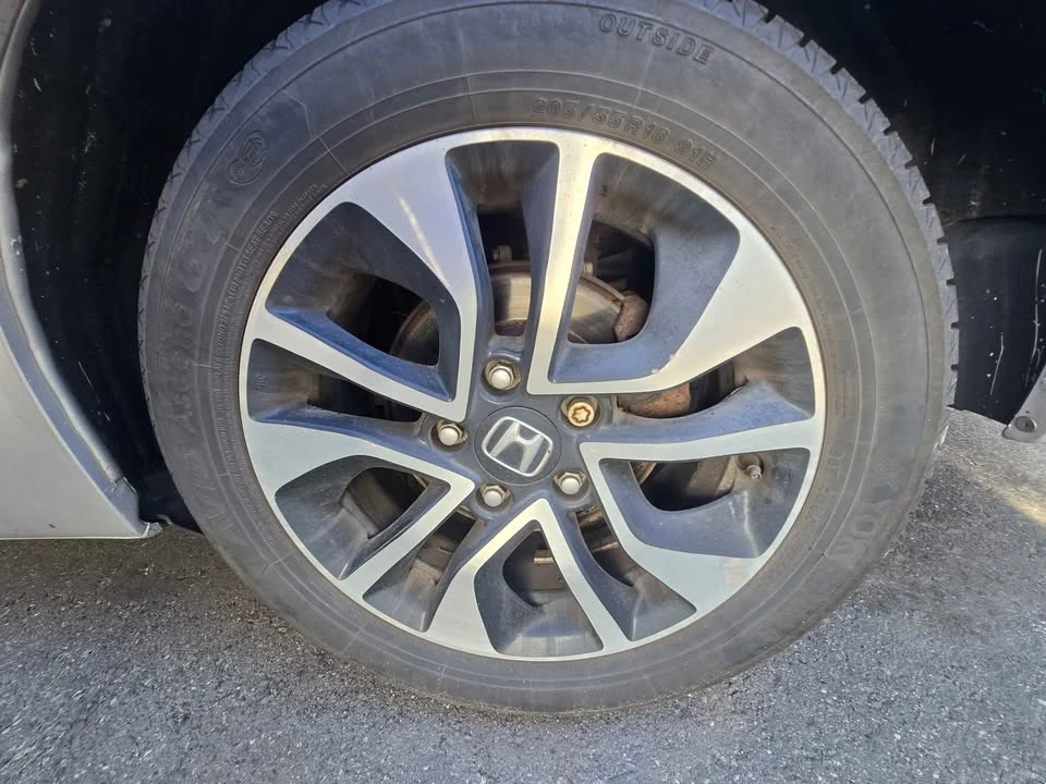 2015 Honda Civic 9th Gen - Image 16 of 19