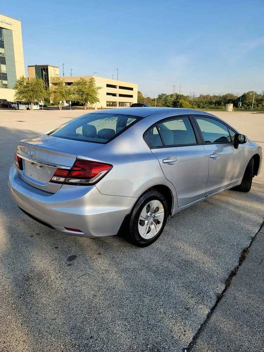 2015 Honda Civic 9th Gen - Image 2 of 11