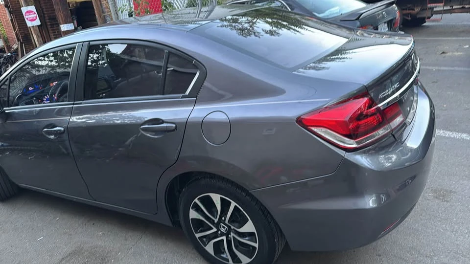 2015 Honda Civic 9th Gen - Image 2 of 4