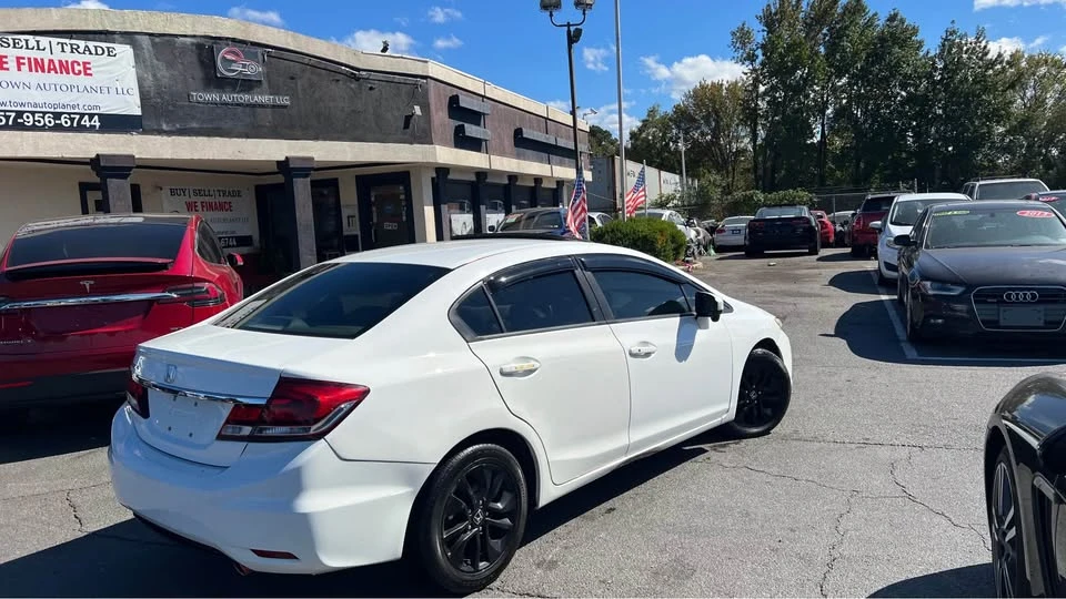 2015 Honda Civic 9th Gen - Image 7 of 18