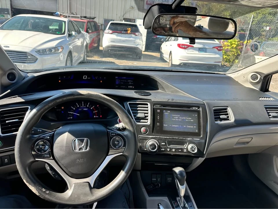 2015 Honda Civic 9th Gen - Image 6 of 13