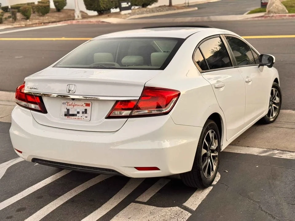 2015 Honda Civic 9th Gen - Image 9 of 18