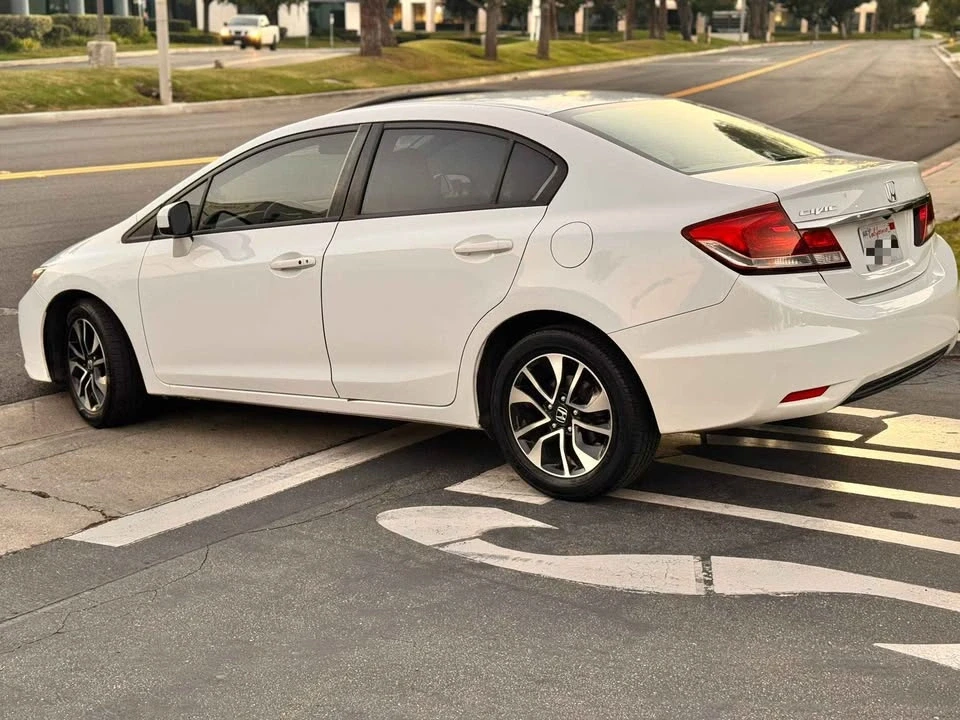 2015 Honda Civic 9th Gen - Image 10 of 18