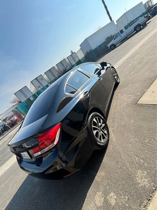 2015 Honda Civic 9th Gen - Image 3 of 10