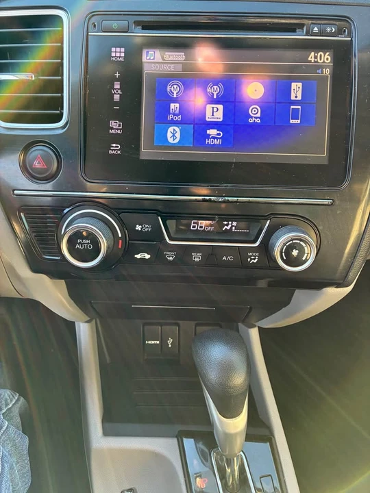 2015 Honda Civic 9th Gen - Image 11 of 16