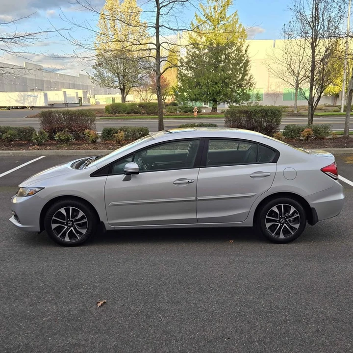2015 Honda Civic 9th Gen - Image 8 of 20