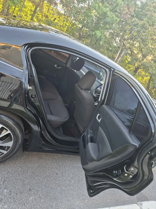 2015 Honda Civic 9th Gen - Image 11 of 18