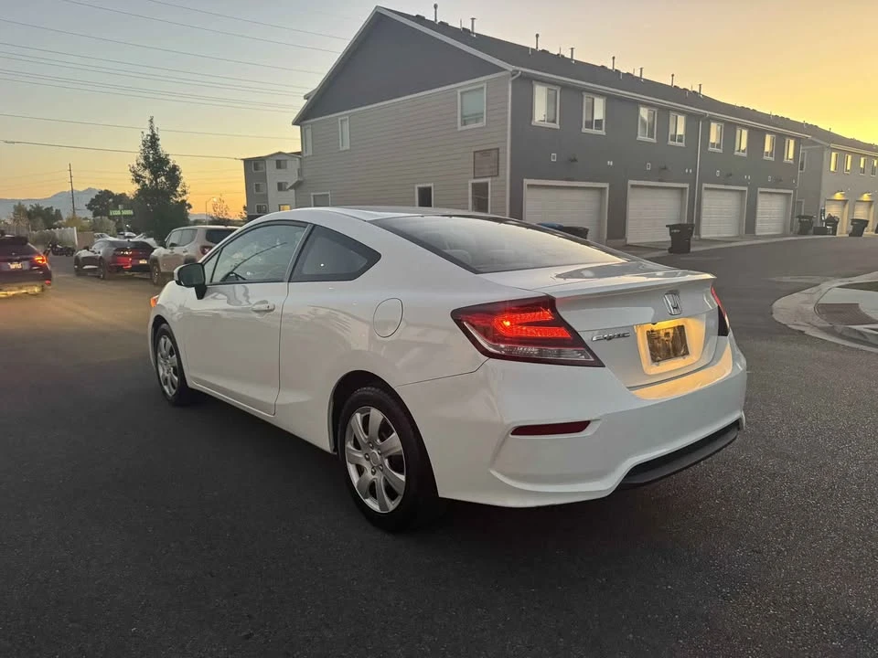 2015 Honda Civic 9th Gen - Image 6 of 12