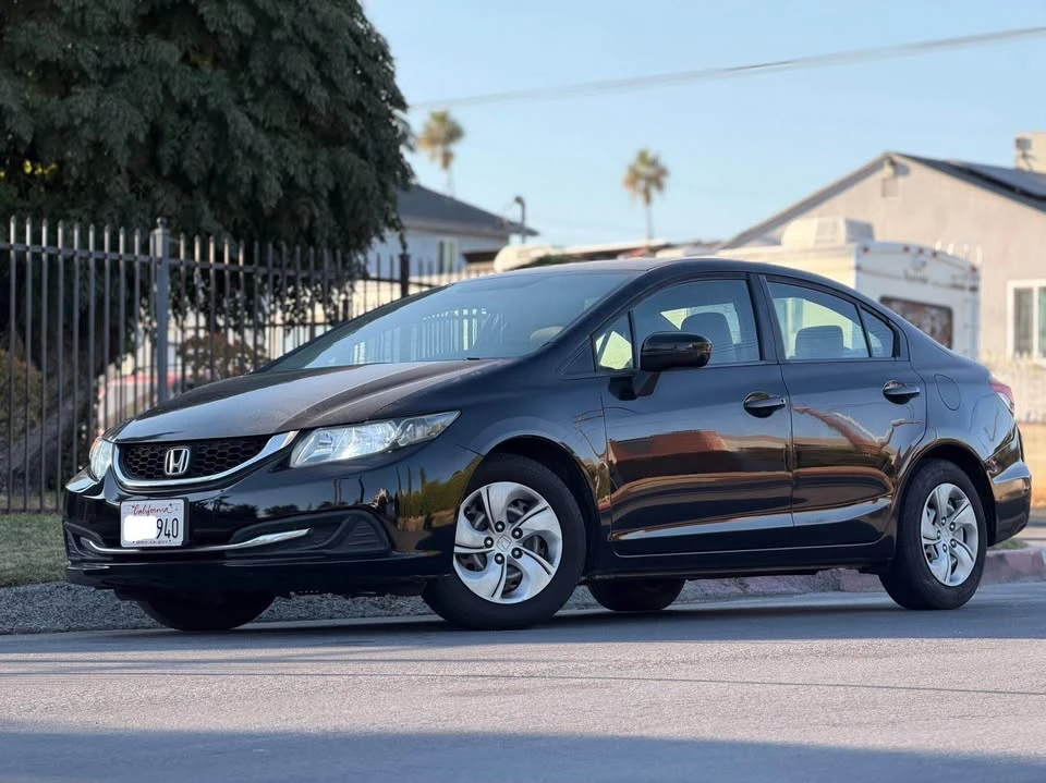2015 Honda Civic 9th Gen - Image 5 of 13