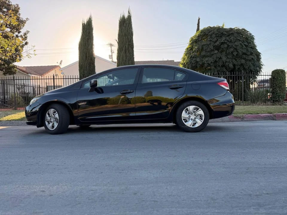 2015 Honda Civic 9th Gen - Image 2 of 13