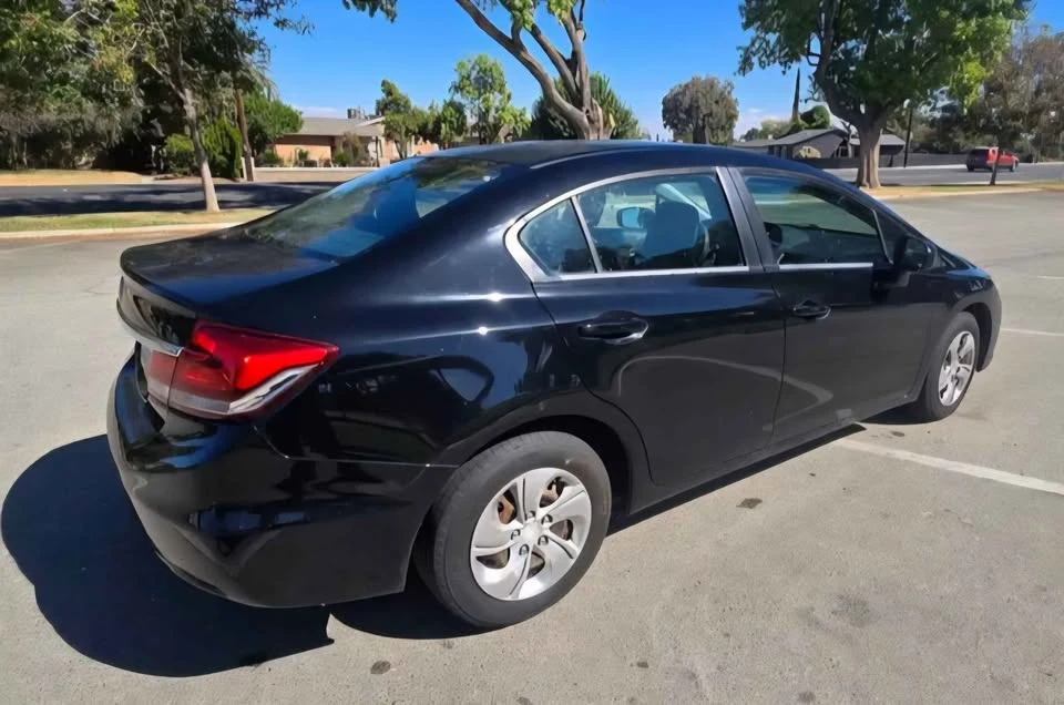 2015 Honda Civic 9th Gen - Image 4 of 11
