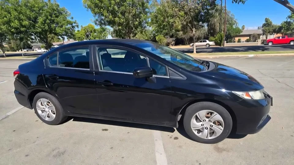 2015 Honda Civic 9th Gen - Image 2 of 11