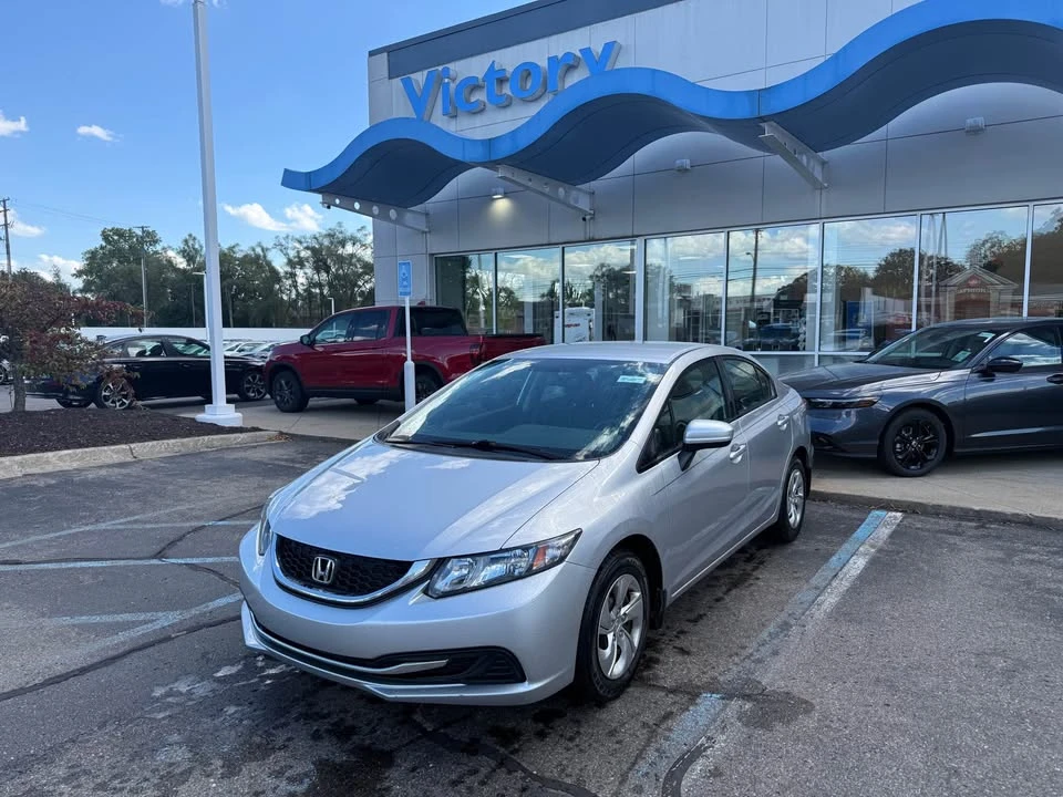 2015 Honda Civic 9th Gen - Image 2 of 2