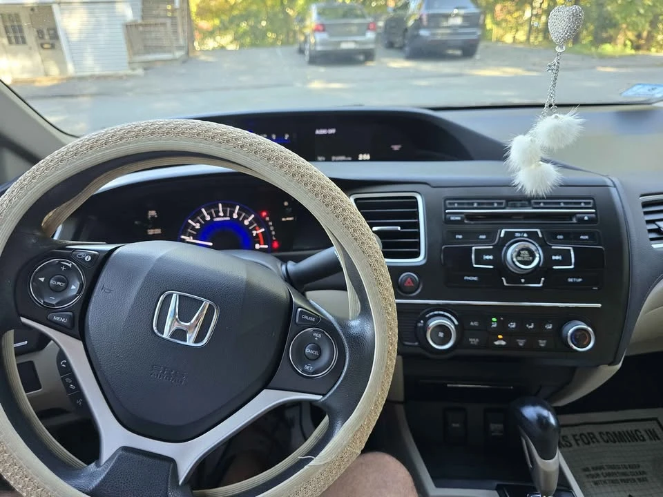 2015 Honda Civic 9th Gen - Image 3 of 12