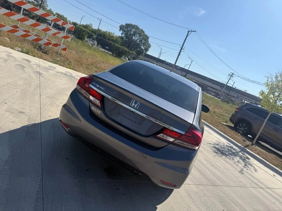2015 Honda Civic 9th Gen - Image 3 of 11