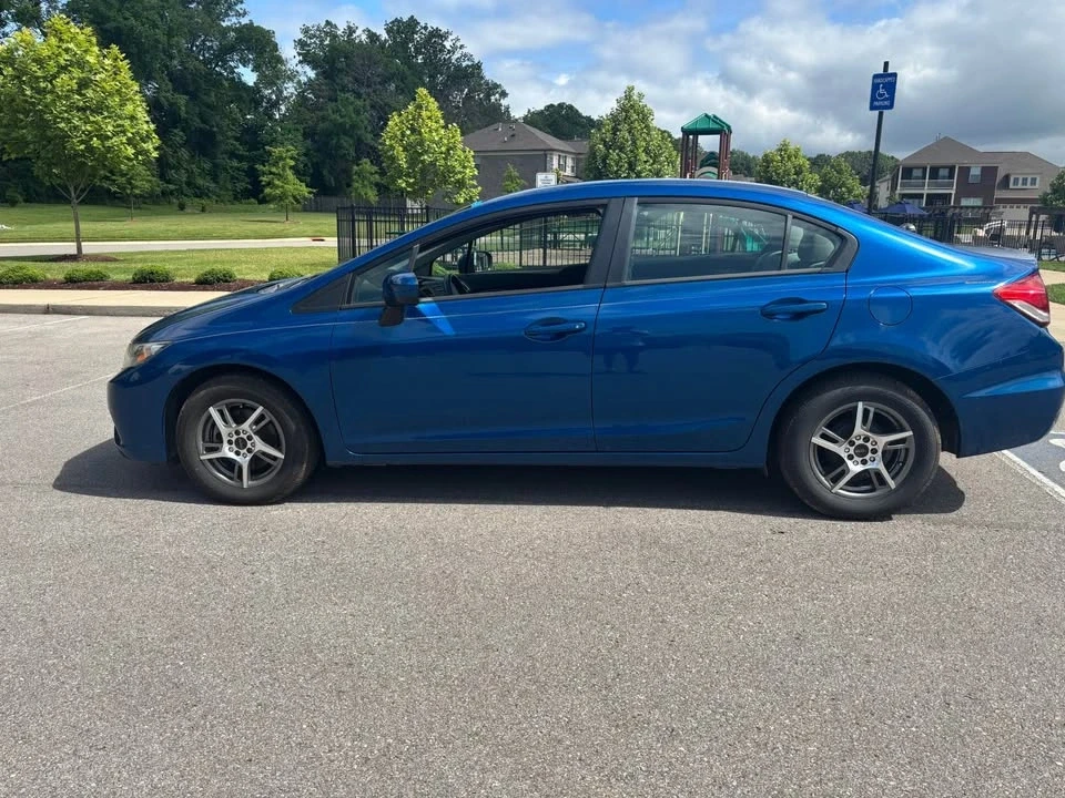 2015 Honda Civic 9th Gen - Image 2 of 12